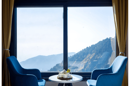 Evara | Serene Pet-friendly 4-BHK Hill Retreat With Balcony, Fireplace & Scenic Views – 4 bedroom villa in Mussoorie, Uttarakhand