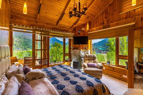 ChaletShanagManali- 4 BR Chalet