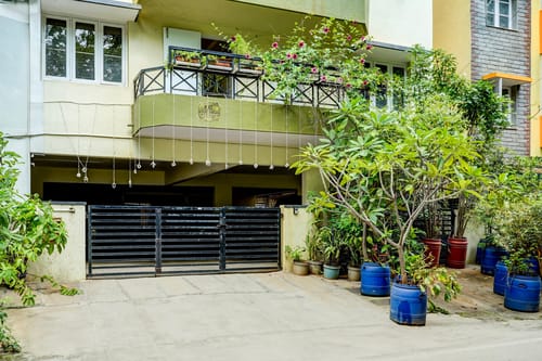Saffron Breeze | 1-Room in an Apartment with Shared Living, Dining, Lift & Balcony | Women Only – 1 bedroom villa in Bengaluru, Karnataka