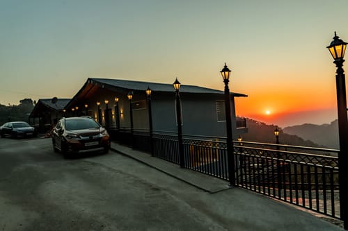 Sunset Springs w/ Heated Swimming Pool – 3 bedroom villa in Nainital, Uttarakhand