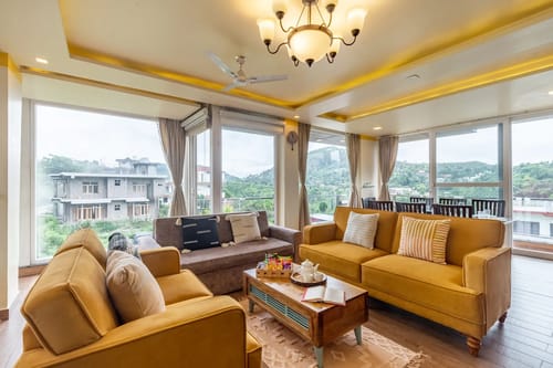 Celestial Rhapsody | Charming 3-BHK Villa With Garden, Terrace & Scenic Views – 3 bedroom villa in Nainital, Uttarakhand