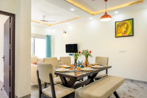 Kingdom Heartz | Elegant Pet-friendly 2-BHK Apartment With Balcony, Common Pool, Common Garden & Restaurant  – 2 bedroom villa in Nainital, Uttarakhand