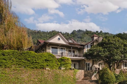 Willowdale ~ Classic Suite – 2 bedroom villa in Bhimtal, Uttarakhand