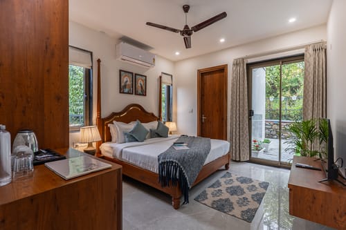 Lakefront | 4-BHK Villa with Common Patio Seating, Attic and Outdoor Dining Area – 4 bedroom villa in Bhimtal, Uttarakhand