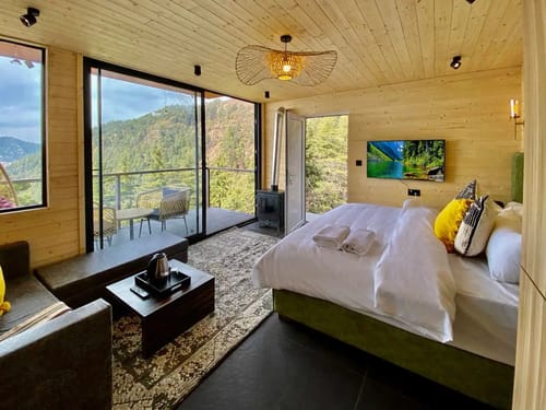 Retreat by The Kiana W/ Indoor Jacuzzi