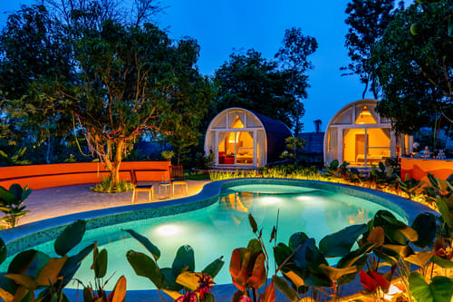 Tanira Farms Moonrise | Contemporary Pet- friendly Igloo Cottage with Pool, Bar and Garden – 1 bedroom villa in Bengaluru, Karnataka