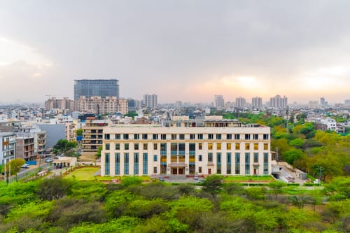 Eternal Oasis City View Suite | Elegant 1-Room Retreat With Restaurant, Banquet Hall & Lift – 1 bedroom villa in Delhi-ncr, Haryana