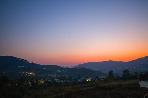 Clouds Nest | 4-BHK Pet-friendly Retreat With Terrace & Hill Views by Naukuchiatal – 4 bedroom villa in Nainital, Uttarakhand