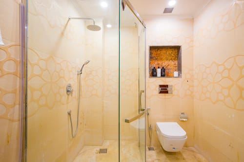 Eternal Oasis City View Suite | Elegant 1-Room Retreat With Restaurant, Banquet Hall & Lift – 1 bedroom villa in Delhi-ncr, Haryana