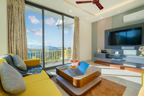 Hillshades Retreat | 6-BHK Villa With Sit-out Area, Private Pool, Restro, Game Zone, Panoramic Hill Views & a Lift – 6 bedroom villa in Kasauli, Himachal Pradesh