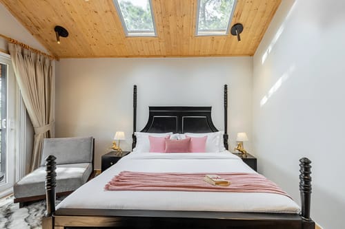  Sirmour Baag Rose | Cosy Pet-friendly Hill Cottage With Balcony, Common Garden & Restaurant 