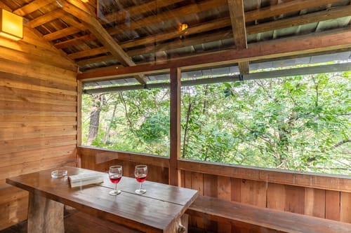 Suro Woodcrest Chalet | Pet-friendly Stay With Loft, Restaurant & Outdoor Seating – 1 bedroom villa in Shimla, Himachal Pradesh