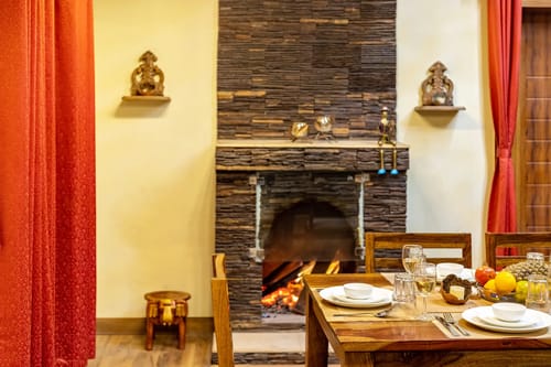 Mystwood | 3-BHK Pet-friendly Retreat With Garden, Gaming Zone & Lounge Area – 3 bedroom villa in Nainital, Uttarakhand