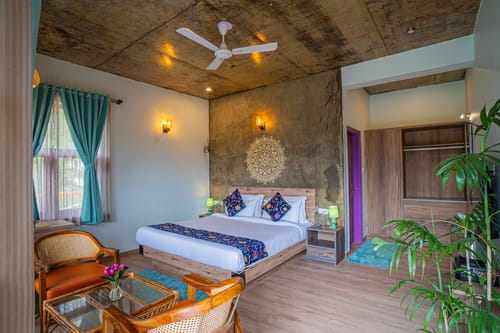Adrushya | Cosy 1-Room Stay with Hill Views, Karaoke Lounge & Restaurant – 1 bedroom villa in Mukteshwar, Uttarakhand
