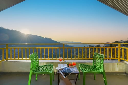 Hillshades Retreat | 6-BHK Villa With Sit-out Area, Private Pool, Restro, Game Zone, Panoramic Hill Views & a Lift – 6 bedroom villa in Kasauli, Himachal Pradesh