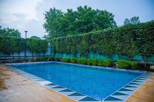 Krishna Manor | 3-BHK Farmhouse With Private Pool & Lush Garden | Near Noida Expressway – 3 bedroom villa in Delhi Ncr, Delhi