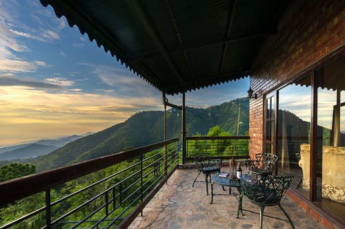 Horizon W/ Outdoor Pool – 4 bedroom villa in Kasauli, Himachal Pradesh