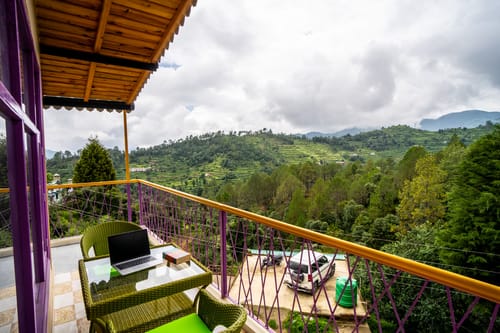 Adrushya | Cosy 1-Room Stay with Hill Views, Karaoke Lounge & Restaurant – 1 bedroom villa in Mukteshwar, Uttarakhand