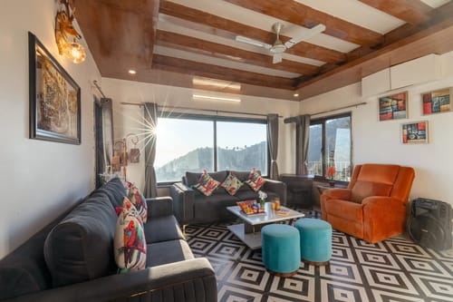 Evara | Pet-friendly 2-BHK Hilltop Hideaway With Balcony, Fireplace & Views – 2 bedroom villa in Mussoorie, Uttarakhand