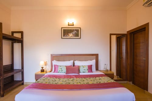 Sukhmani Cottage | 5-BHK Hilltop Hideaway With Garden, Terrace & Scenic Views – 5 bedroom villa in Kasauli, Himachal Pradesh