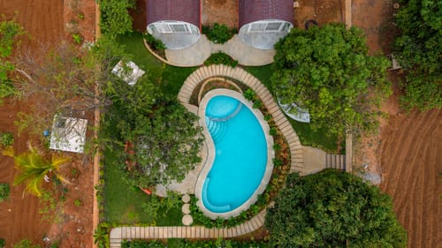 Tanira Farms Moonrise | Contemporary Pet- friendly Igloo Cottage with Pool, Bar and Garden – 1 bedroom villa in Bengaluru, Karnataka