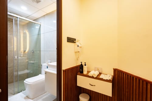 Emmanuel Residency | Deluxe Stay, Close to Metro Station, Lulu Mall & arine Drive, Kochi – 1 bedroom villa in Kochi, Kerala