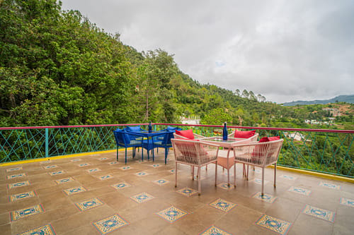Adrushya | Cosy 1-Room Stay with Hill Views, Karaoke Lounge & Restaurant – 1 bedroom villa in Mukteshwar, Uttarakhand