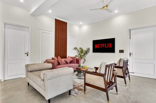 The Kimadi House | 4-BHK English-Style Villa With Rooftop, Pool & Mussoorie Views – 4 bedroom villa in Dehradun, Uttarakhand