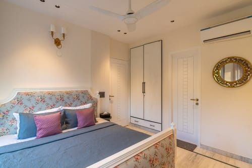 Barton Estate w/ Outdoor Pool - Manesar