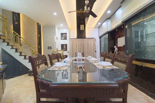 Royal Valora | Charming 5-BHK Villa With Garden, Lounge Area & Modern Comforts | near Gundamagere Lake