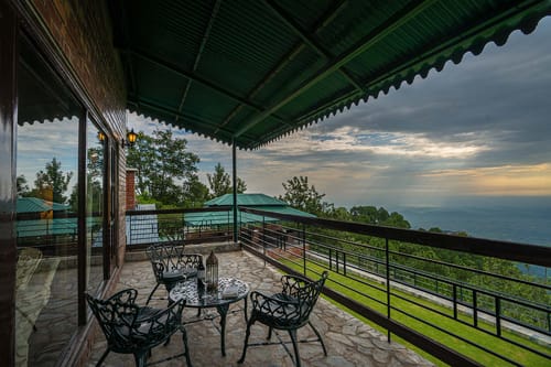 Horizon W/ Outdoor Pool – 4 bedroom villa in Kasauli, Himachal Pradesh