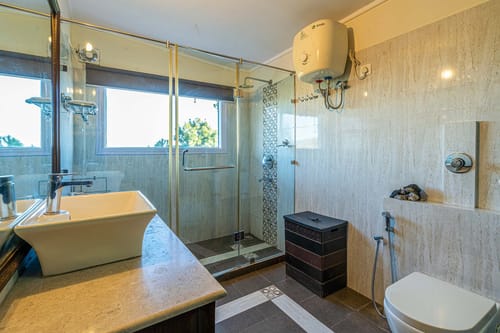 Villa Mountain Crest w/ Outdoor Pool – 6 bedroom villa in Kasauli, Himachal Pradesh