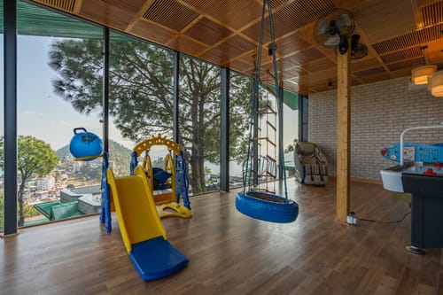Serene w/ Outdoor Bonfire – 6 bedroom villa in Kasauli, Himachal Pradesh