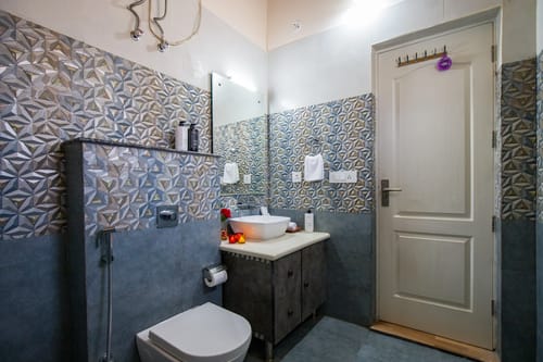 Clouds Nest | 4-BHK Pet-friendly Retreat With Terrace & Hill Views by Naukuchiatal – 4 bedroom villa in Nainital, Uttarakhand