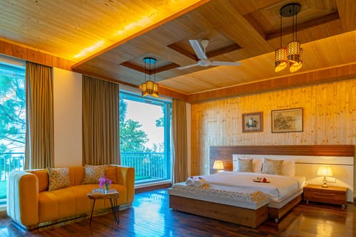 Utopia @ Aykon Estate w/ Outdoor Pool – 8 bedroom villa in Kasauli, Himachal Pradesh