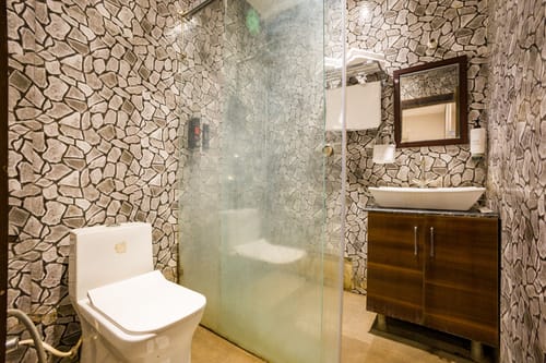 Krishna Manor | 3-BHK Farmhouse With Private Pool & Lush Garden | Near Noida Expressway – 3 bedroom villa in Delhi Ncr, Delhi