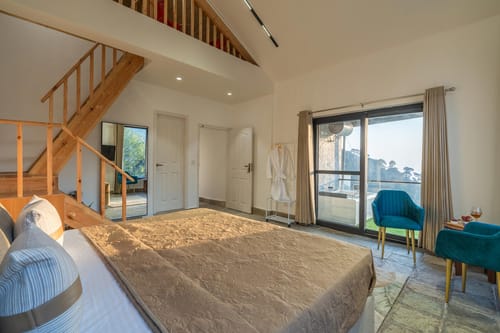 Aura @ Ridge of Twilight W/ Jacuzzi – 3 bedroom villa in Kasauli, Himachal Pradesh