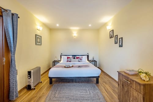 Mystwood | 3-BHK Pet-friendly Retreat With Garden, Gaming Zone & Lounge Area – 3 bedroom villa in Nainital, Uttarakhand