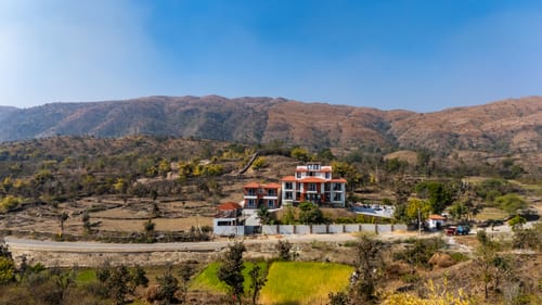 Godan Terra Cove | 6-BHK Retreat with Private Pool, Garden & Elevated Gazebo, featuring Stunning Hill & River Views – 6 bedroom villa in Udaipur, Rajasthan