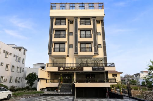 Anandam In The Himalayas Violet | Triple Sharing Suite With Restaurant, Lift & Lounge | Near Triveni Ghat – 2 bedroom villa in Rishikesh, Uttarakhand