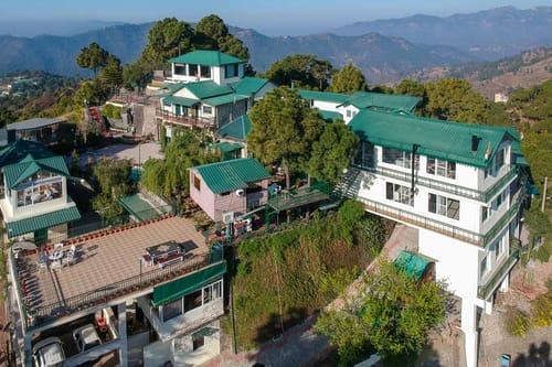 Villa Mountain Crest w/ Outdoor Pool – 6 bedroom villa in Kasauli, Himachal Pradesh