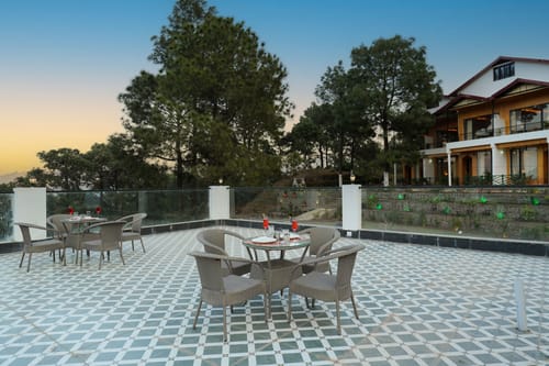 Pine View Resort | Pet-friendly Hilltop 1-Suite With Garden-Facing Balcony, Rooftop lounge, Restro & Game Zone – 1 bedroom villa in Kasauli, Himachal Pradesh