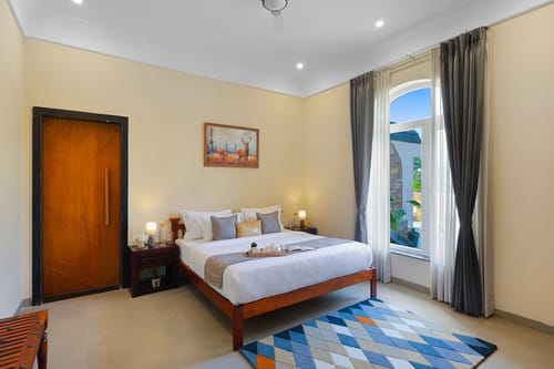 Vaikunth Villa | 3 BHK Getaway with Rooftop Pool, Sit-out Area, Jacuzzi, Scenic Lake & Hill Views – 3 bedroom villa in Udaipur, Rajasthan