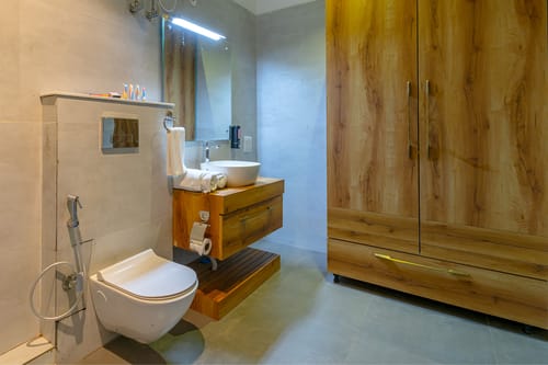 Utopia @ Aykon Estate w/ Outdoor Pool – 8 bedroom villa in Kasauli, Himachal Pradesh