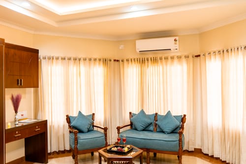 Valiyaveetil Mansion | 5-BHK Mansion With Private Pool, Home Theatre, Garden & Lift | Near New Marine Drive – 5 bedroom villa in Kochi, Kerala
