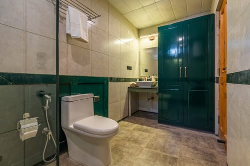 1 Room @ Johnson Studios – 4 bedroom villa in Manali, Himachal Pradesh