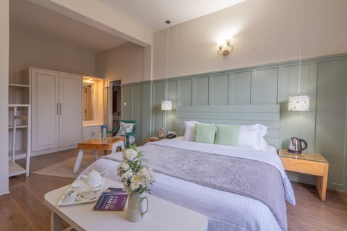 4 Rooms @ Tulip Terraces