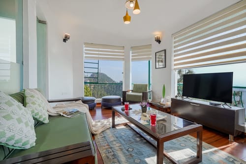 Berlin House | 4-BHK Pet-friendly Villa with Outdoor Seating & Perfect Sunset, Sunrise & Valley Views – 4 bedroom villa in Kasauli, Himachal Pradesh