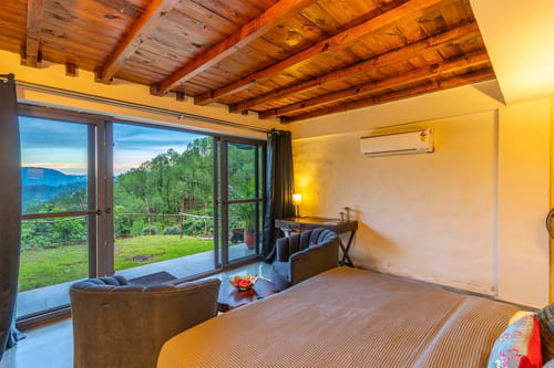 Leopard's Creek w/ Pool – 4 bedroom villa in Kasauli, Himachal Pradesh