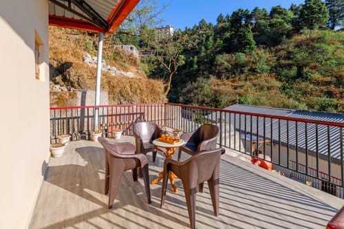 Vyasa Resorts | 2-BHK Duplex Cottage With Lounge Area, Balcony & Picturesque Hill Views| 5 mins From Mussorie Lake – 2 bedroom villa in Mussoorie, Uttarakhand